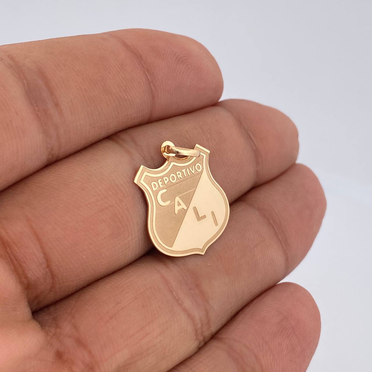 Dije Deportivo Cali 1.3gr / 2.7cm / Oro 18K &