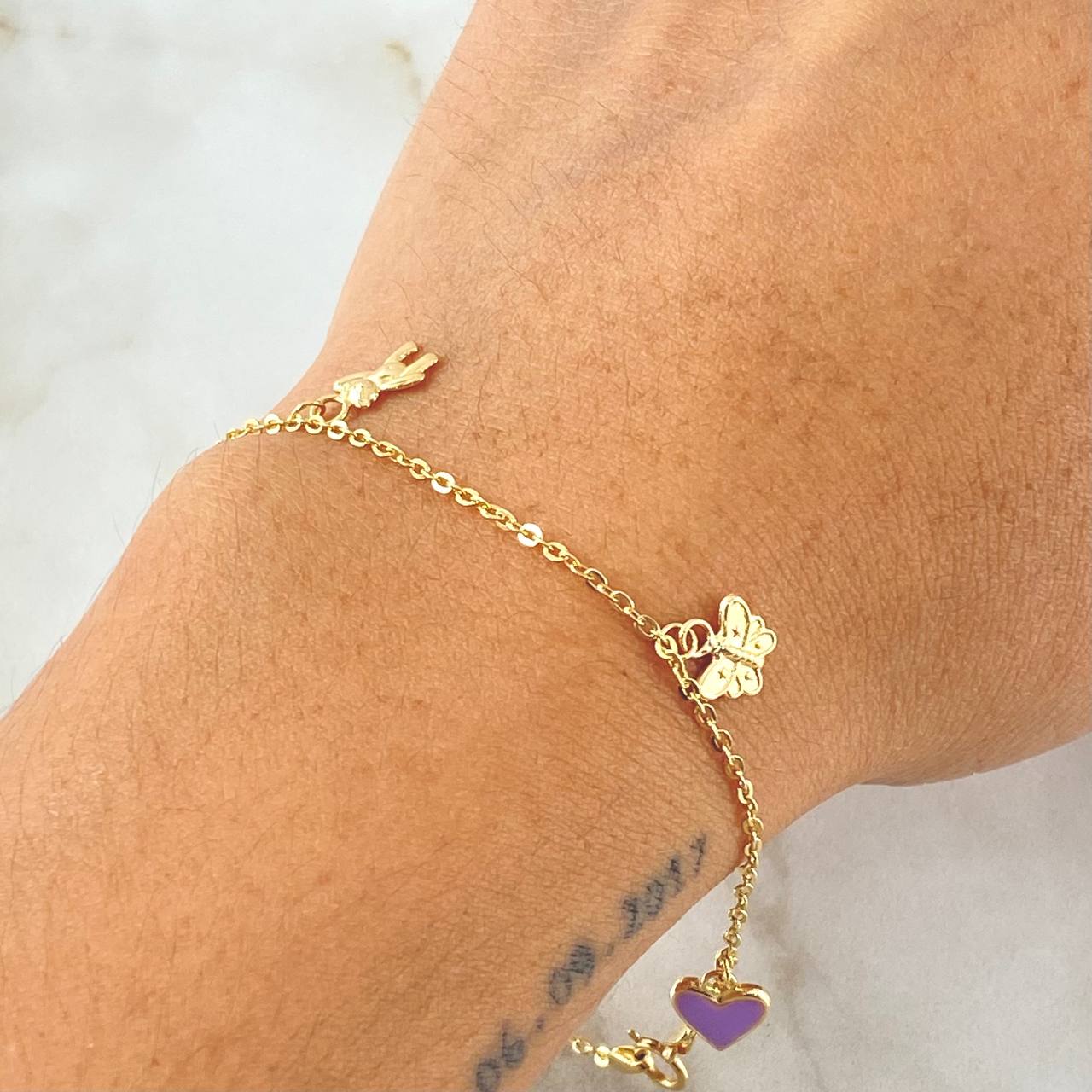 Pulso Aro Seguido Dijes 2.35gr / 18cm / Oro 18K