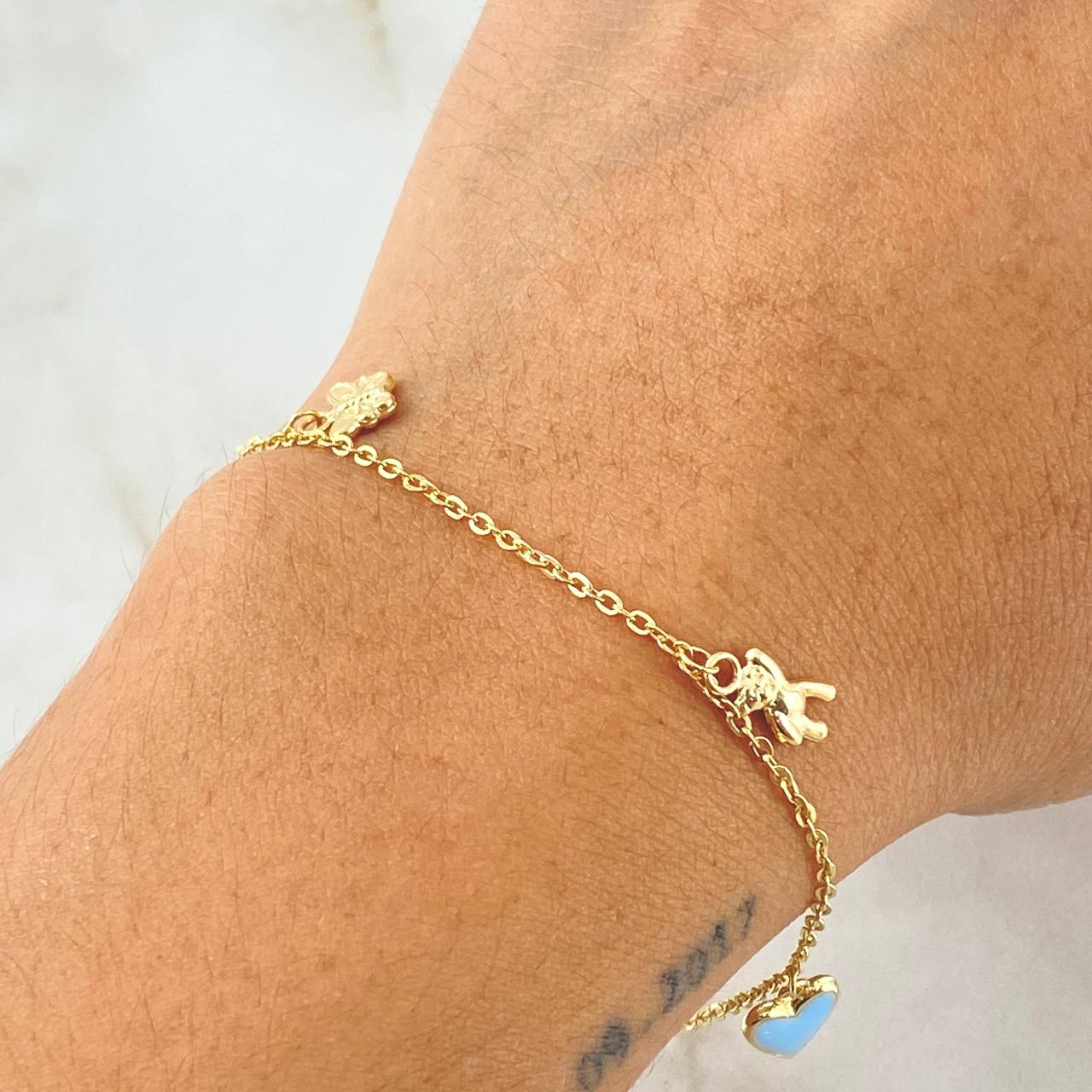 Pulso Aro Seguido Dijes 2.3gr / 18cm / Oro 18K