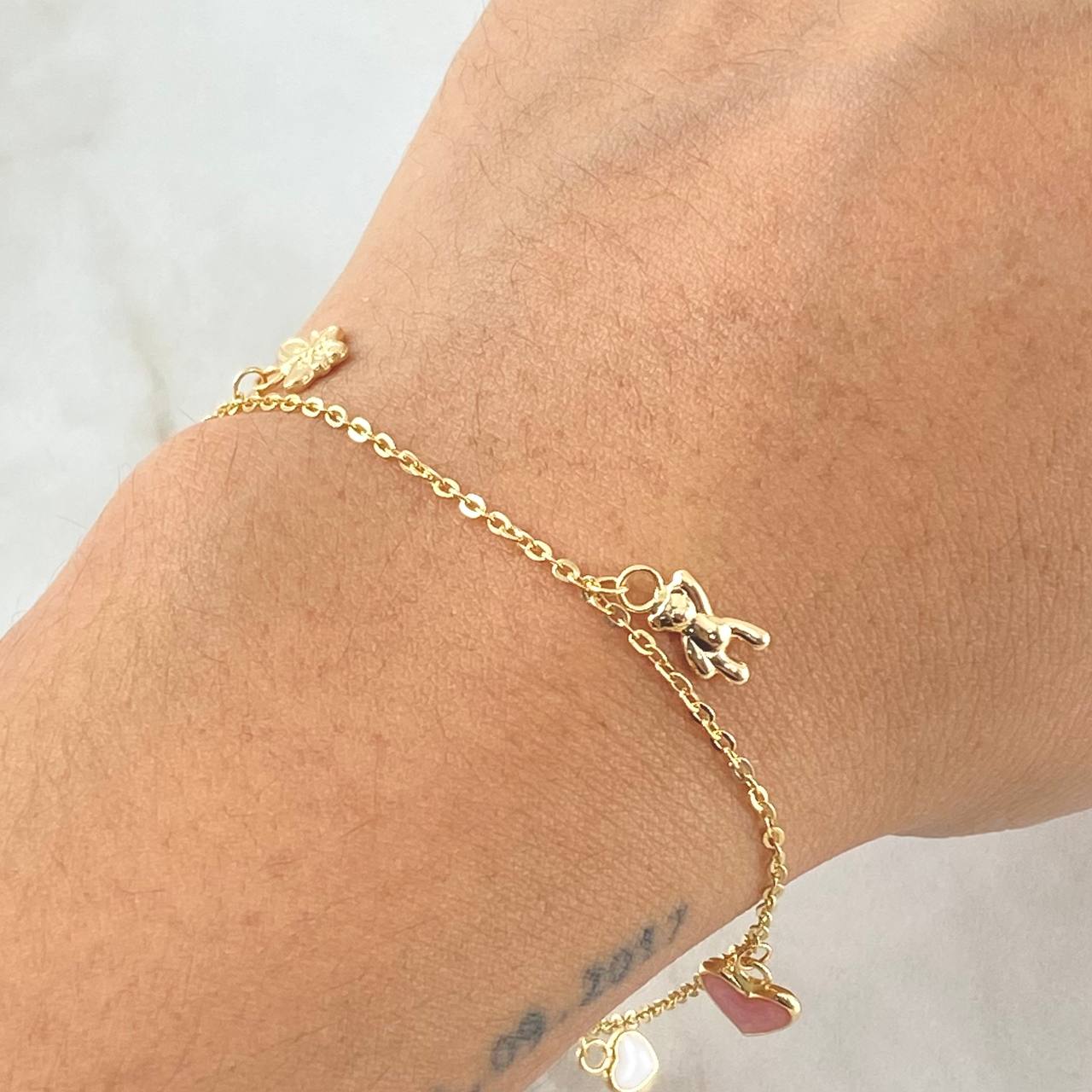 Pulso Aro Seguido Dijes 2.2gr / 18cm / Oro 18K