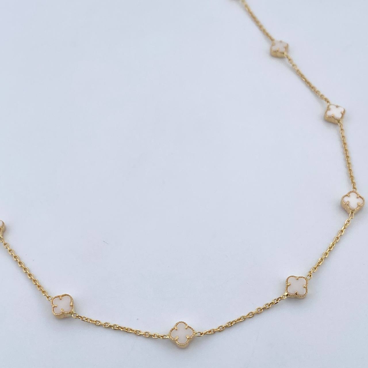 Cadena Aro Seguido Trebol 5.15gr / 45.6cm / 0.9mm Nacar Blanco Oro Amarillo +4 18K &