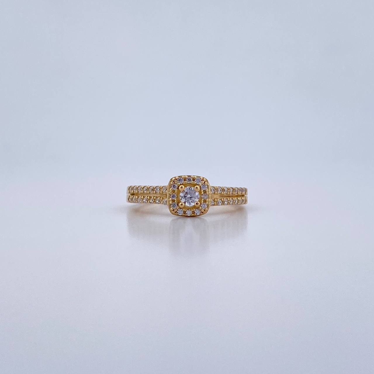 Anillo Halo Cuadrado 2.3gr / T5 / Circones Blancos Oro Amarillo 18K &