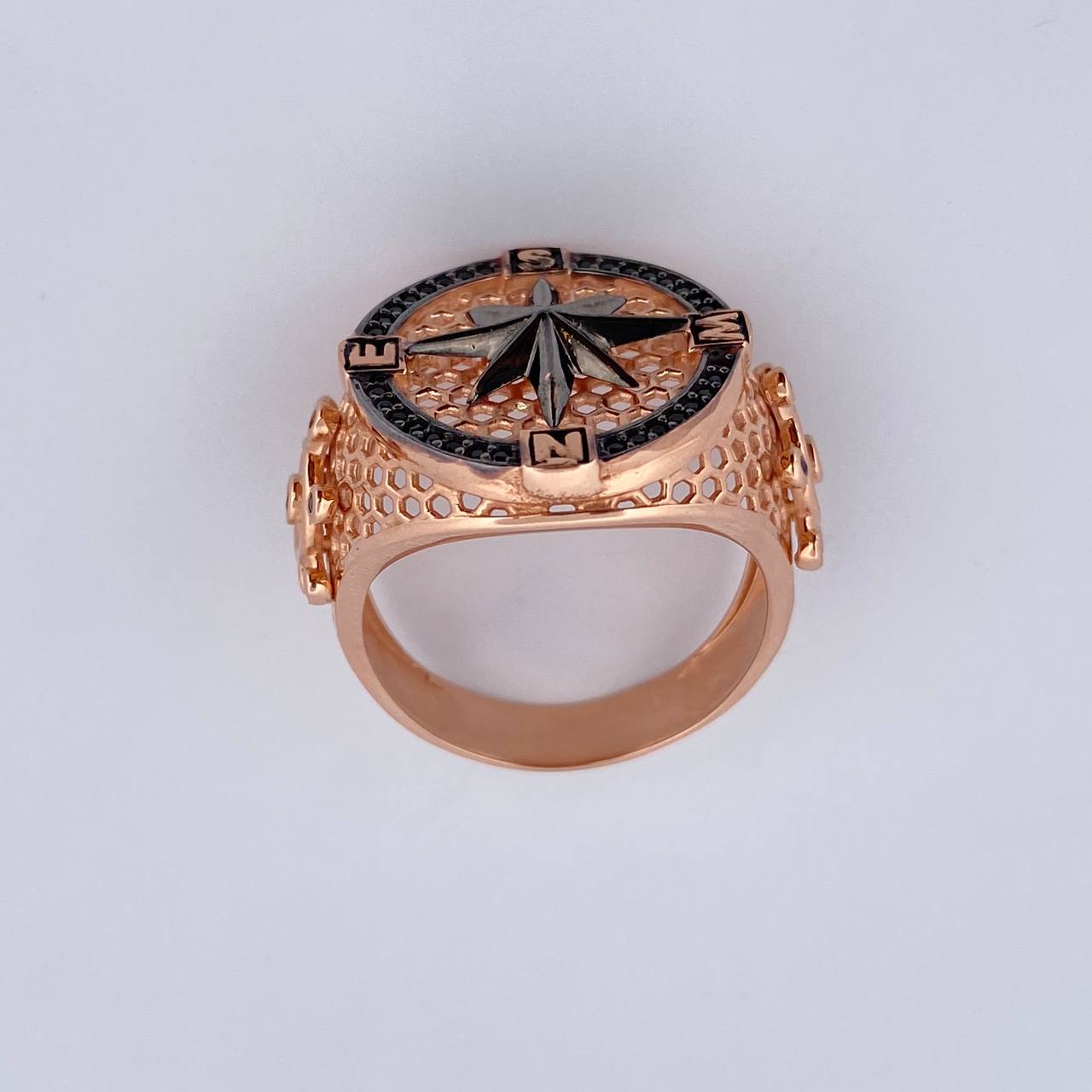 Anillo Estrella Cardinal 9.25gr / T10 1/4 / Circones Negros Dos Oros Negro Rosa 18K $