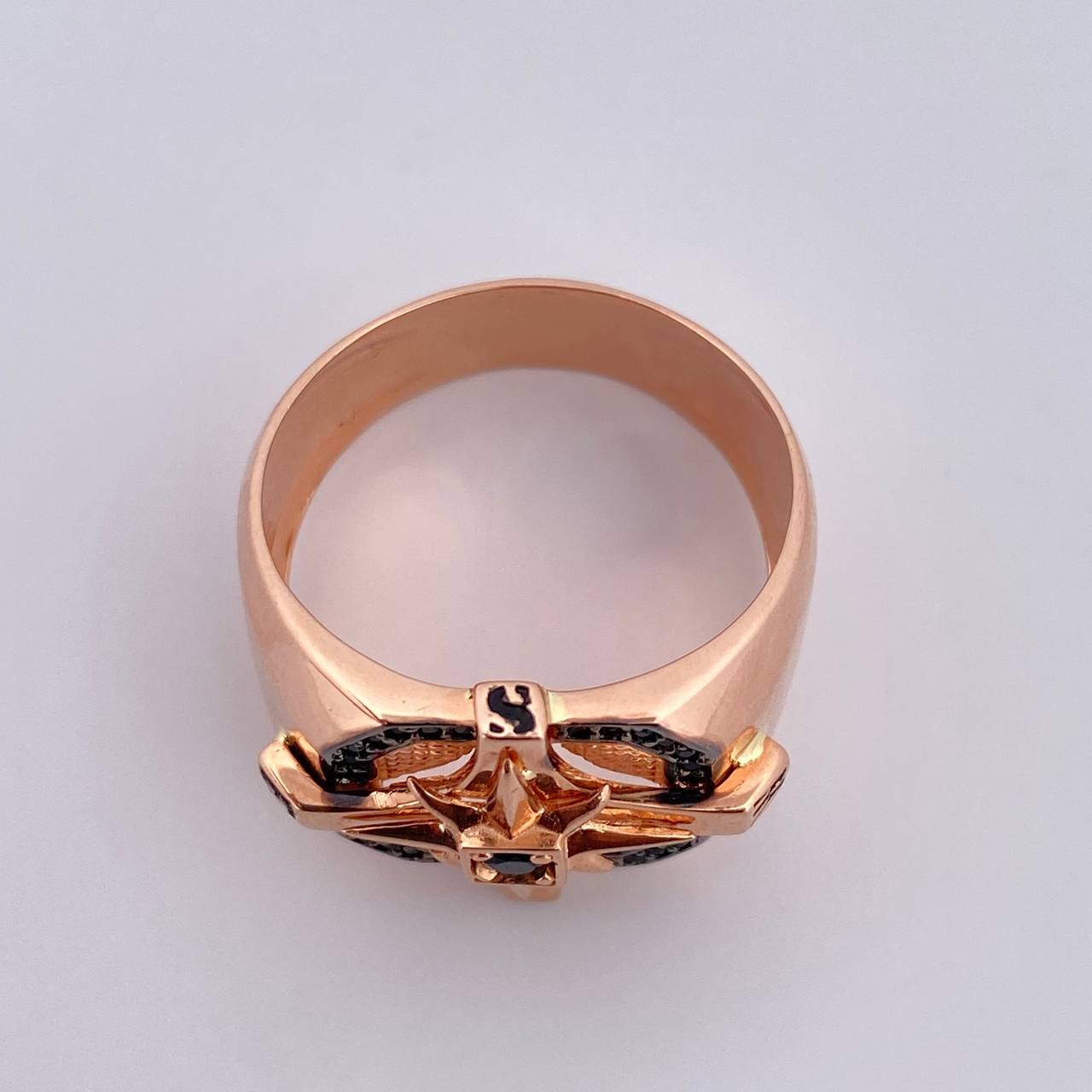 Anillo Estrella Cardinal 10gr / T11 3/4 / Circones Negros Dos Oros Negro  Rosa 18K $
