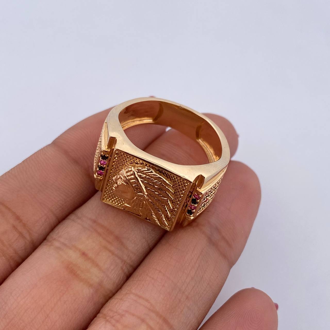 Anillo Indio 10.45gr / T10 1/2 / Circones Negros Fucsias Oro Amarillo 18K $