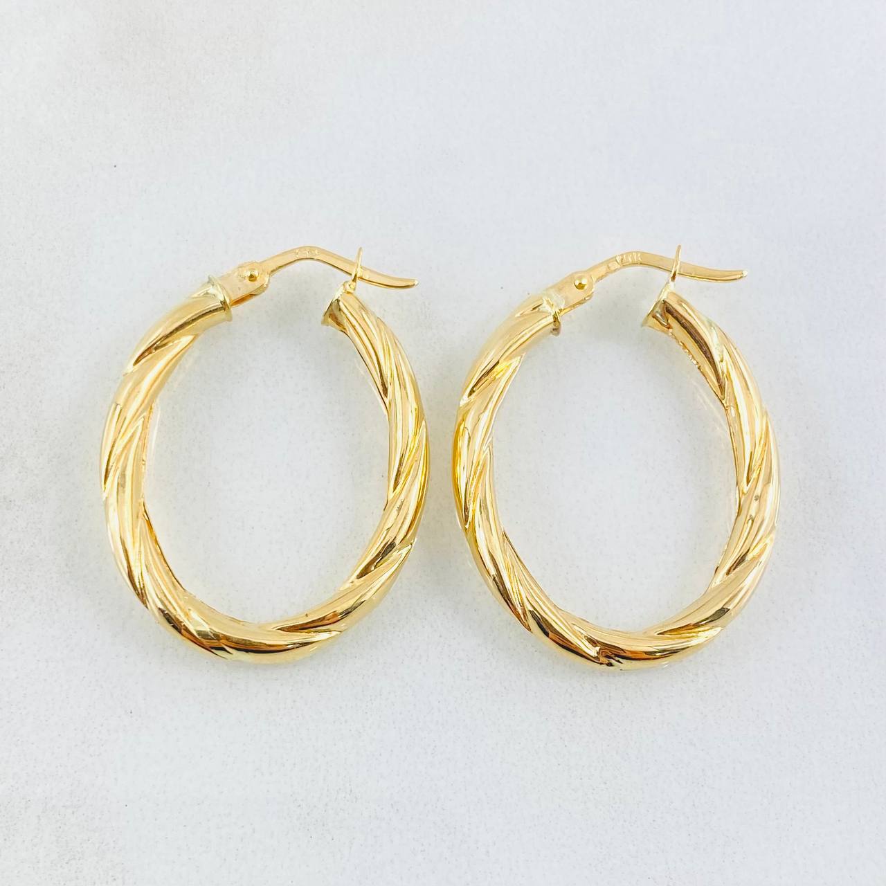 Candongas Mary Ovalada 2.55gr / 3cm / Oro Amarillo 18K ©