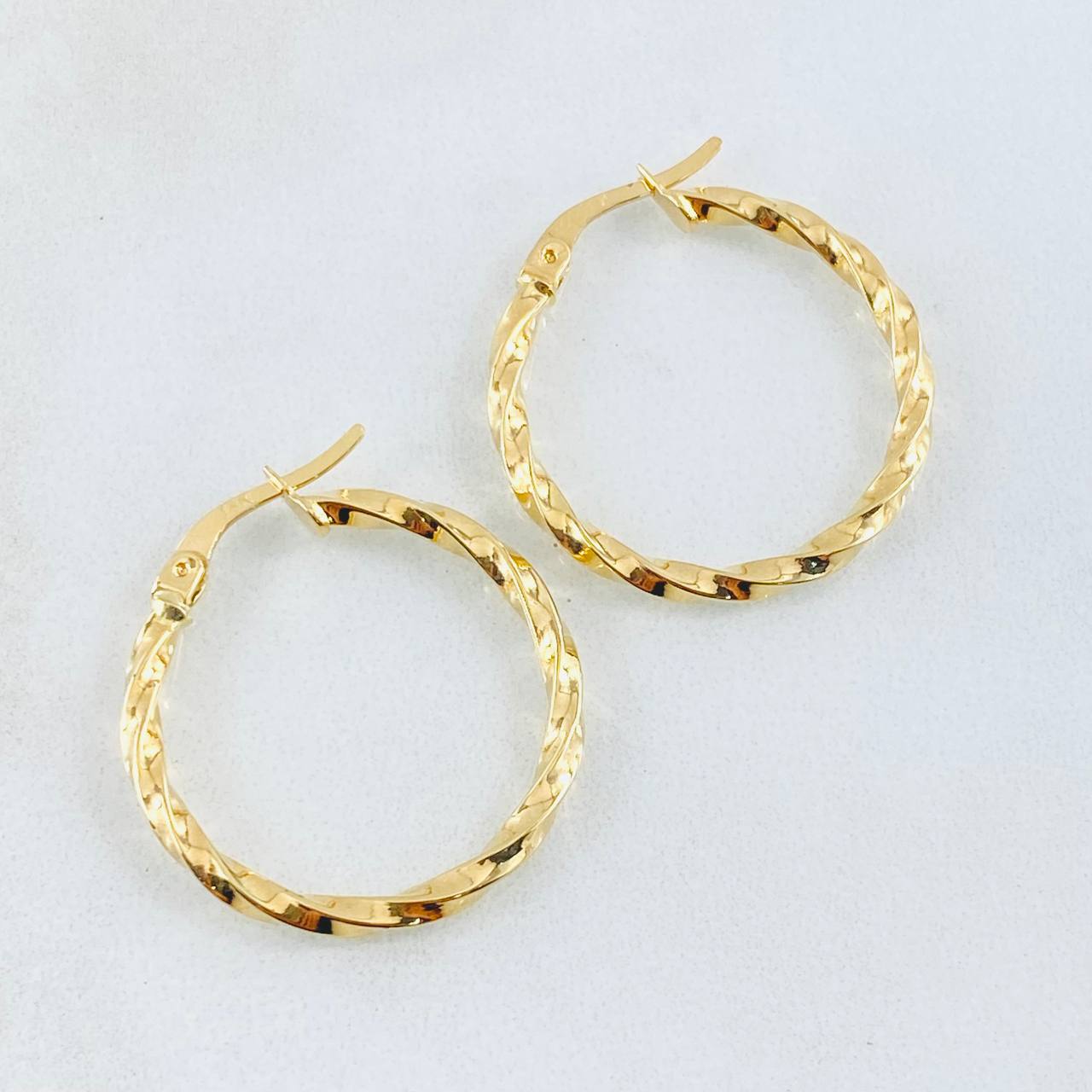 Candongas Yudi 1.7gr / 2.4cm-Oro Amarillo 18K