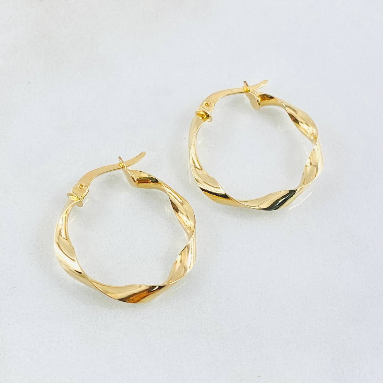 Candongas Bella 1.55gr / 2.4cm-Oro Amarillo 18K