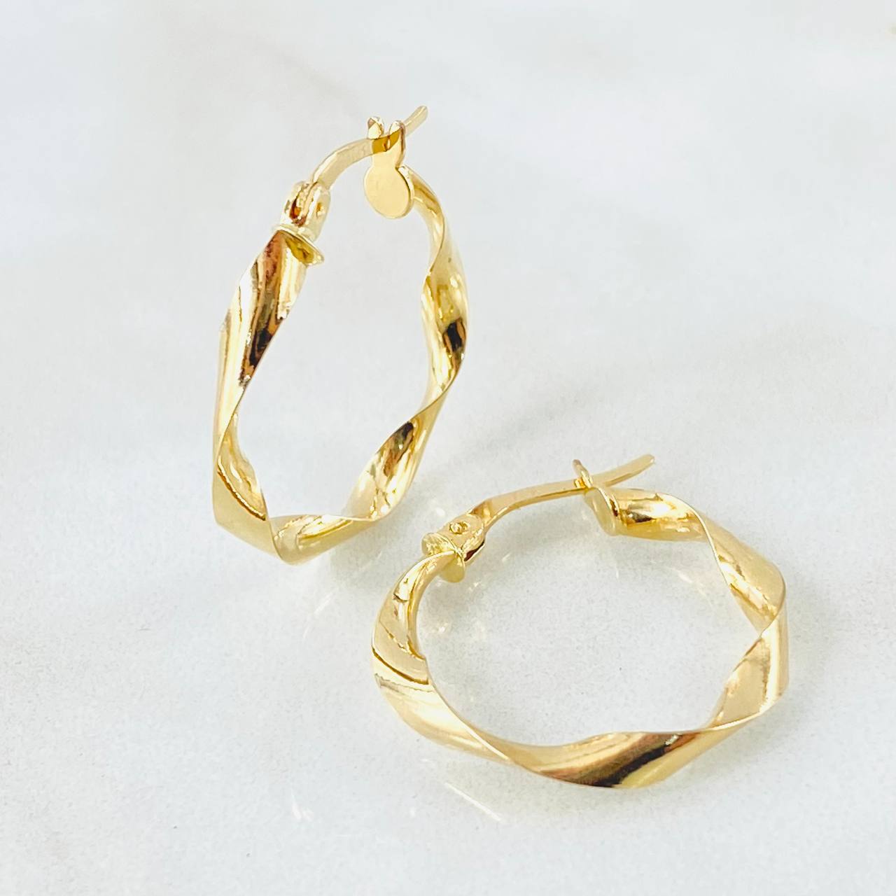 Candongas Bella 1.55gr / 2.4cm-Oro Amarillo 18K