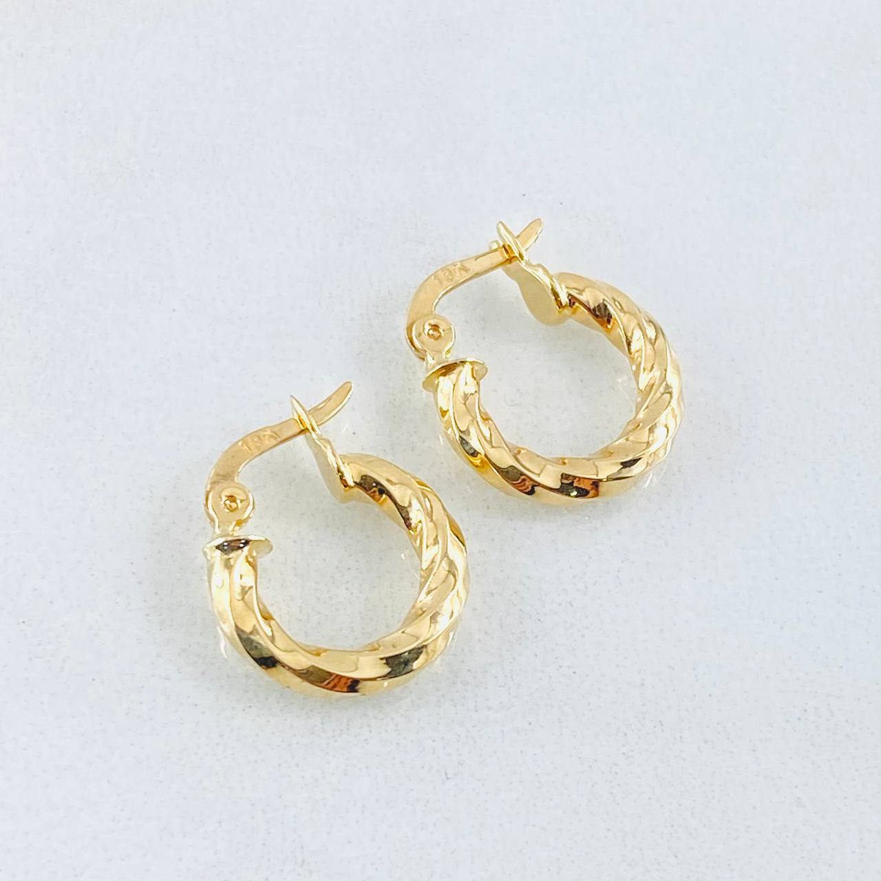 Candongas Lupe 1.05gr / 1.5cm / Oro Amarillo 18K ©