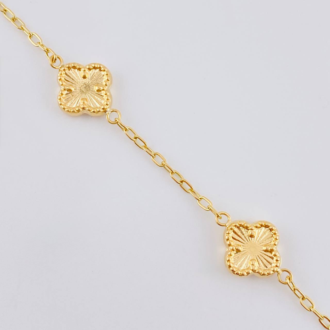 Pulso Espiga Trebol Diamantado 2.85 g / 19.5 cm / 1.5 mm Oro Amarillo 18K