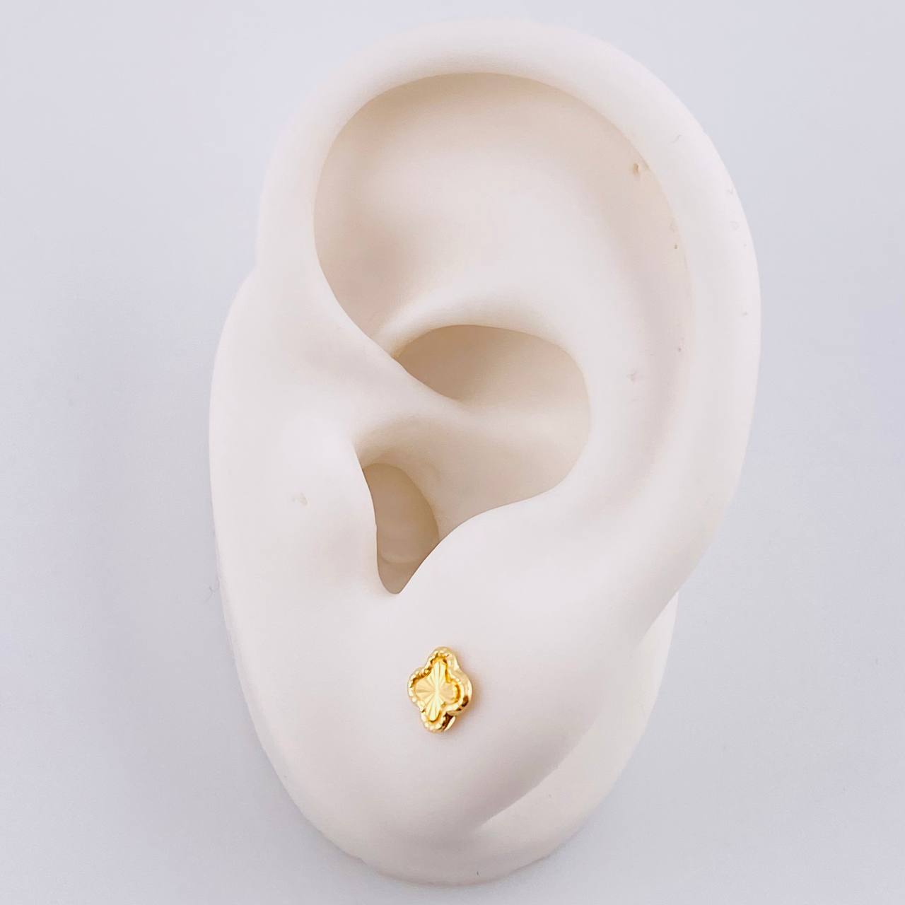 Topos Trebol Diamantado 0.4 g / 3.6 mm Oro Amarillo 18K