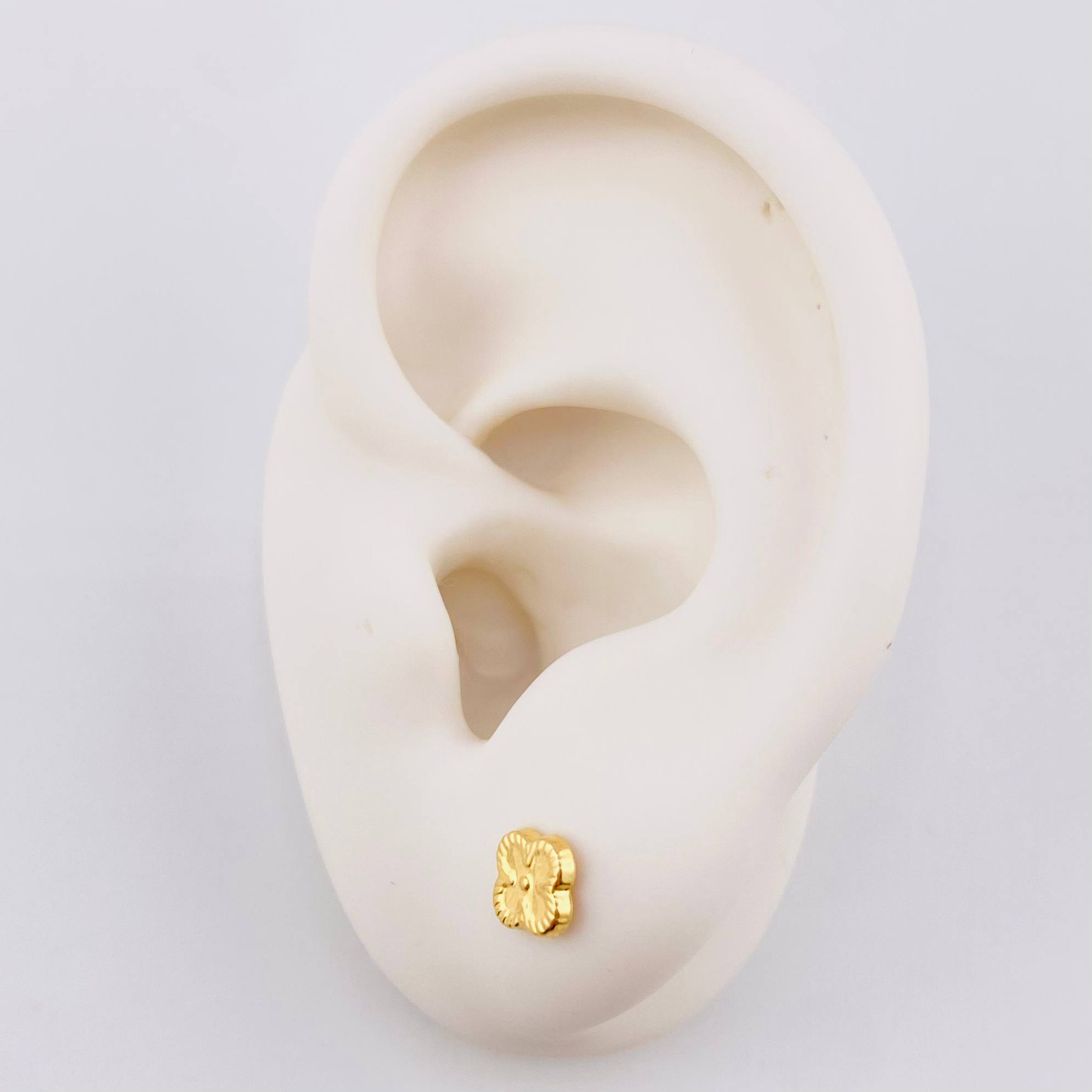 Topos Trebol Dorado 0.6gr / 5.5mm Oro Amarillo 18K ©