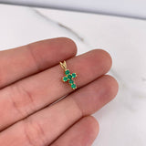 Dije Cruz 0.5gr / 1.4cm / Esmeraldas 22pts Oro Amarillo 18K &