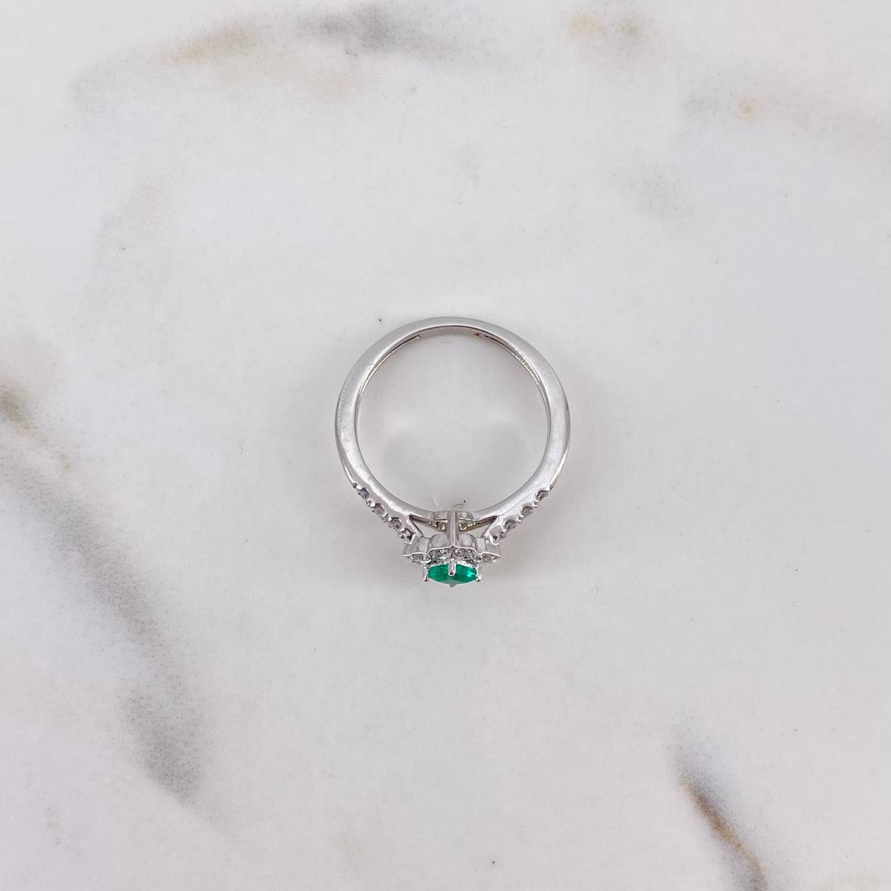 Anillo Solitario 2.9gr / T5 3/4 / Esmeralda 17pts Diamantes 13pts Oro Blanco 18K (Joya) &