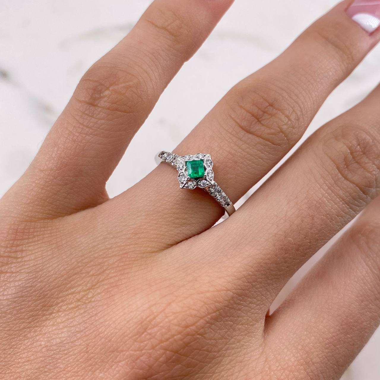 Anillo Solitario 2.9gr / T5 3/4 / Esmeralda 17pts Diamantes 13pts Oro Blanco 18K (Joya) &