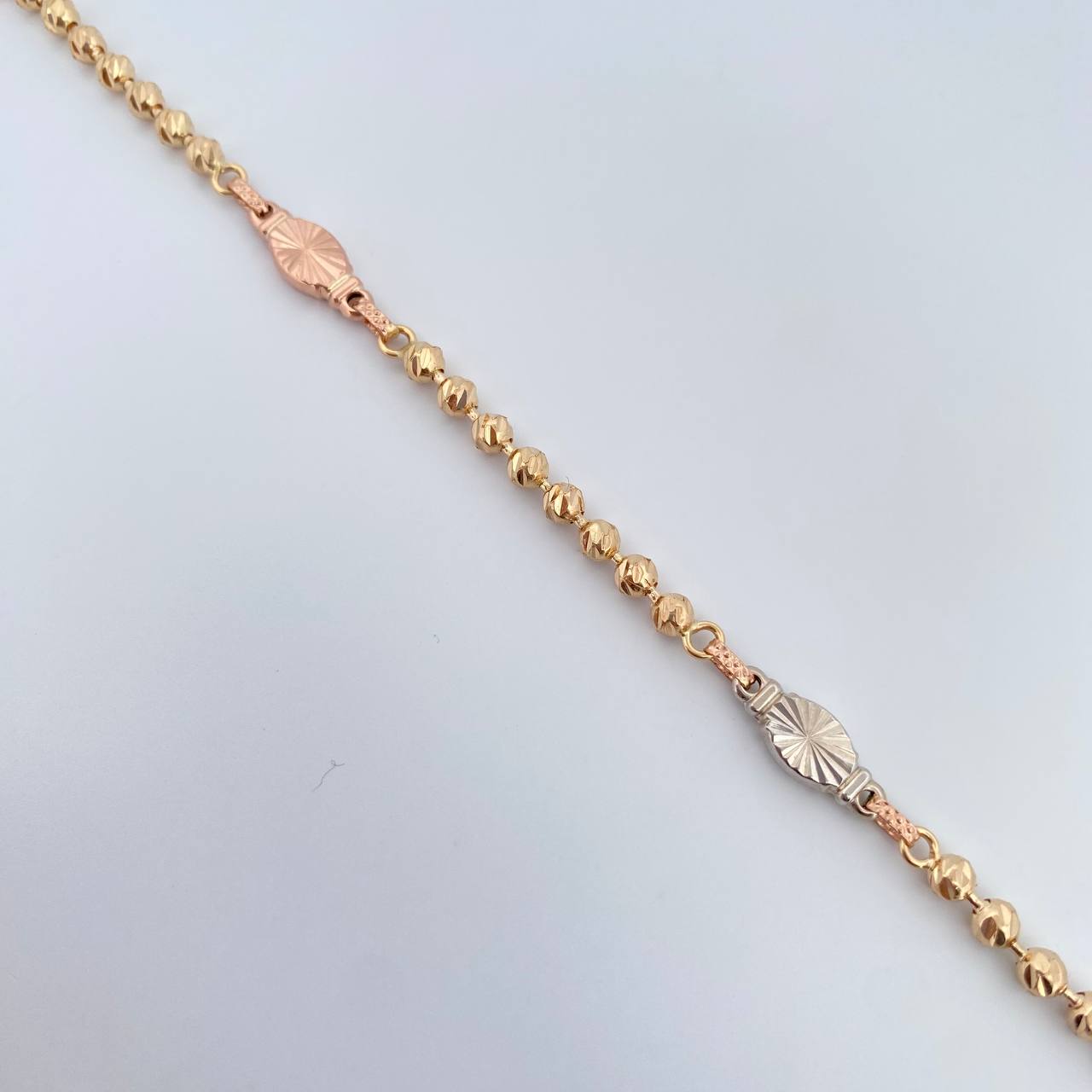Pulso Militar Eslabón 7.75gr / 21.9cm / Bola 3mm Diamantanda Tres Oros 18K $