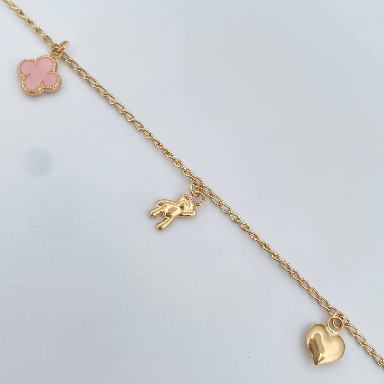 Pulso Espiga  2.7gr / 18.5cm / 1.4mm Dijes Corazones Oso Treboles Oro Amarillo 18K $