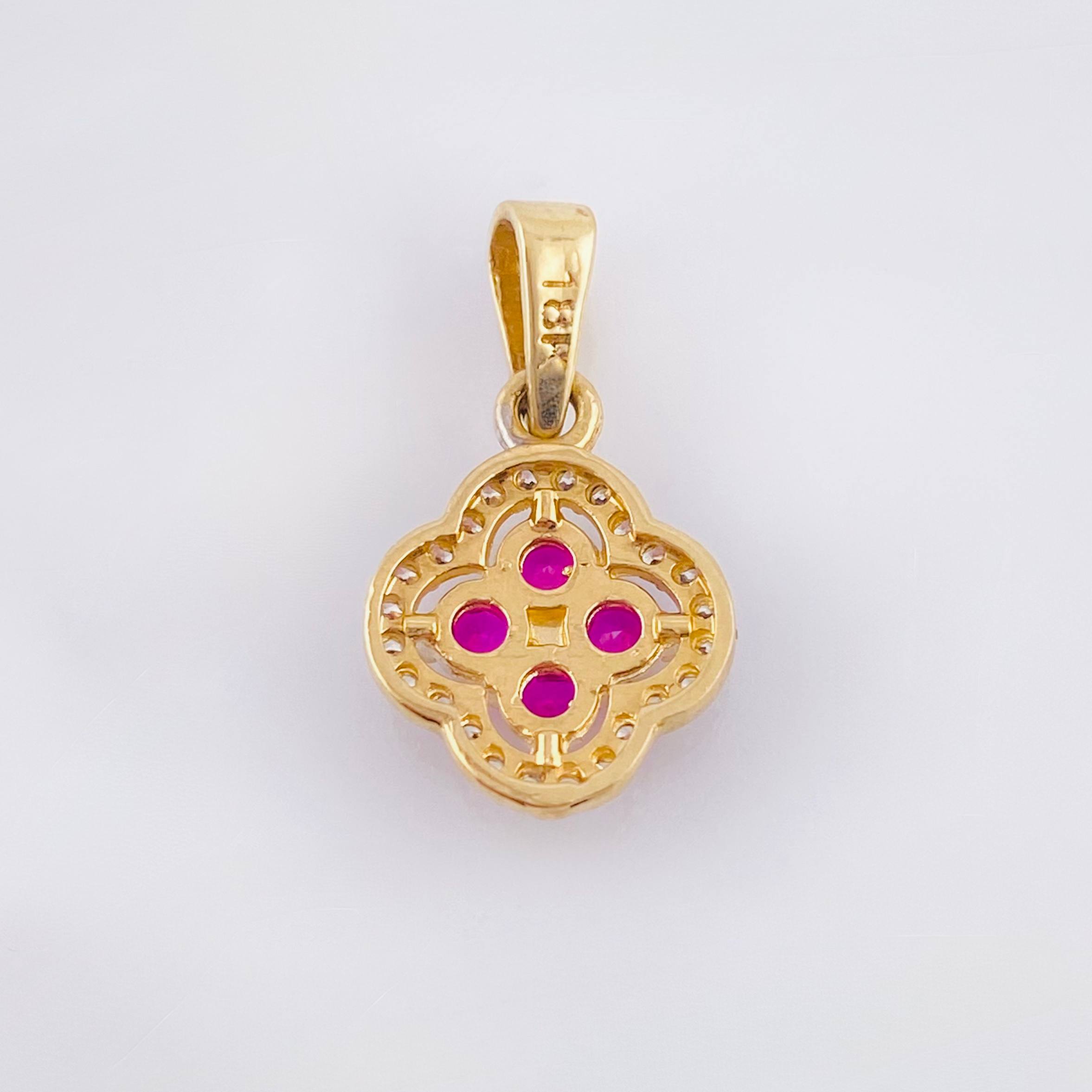 Dije Trebol Doble 1.5gr / 1.8cm / Oro Amarillo 18K