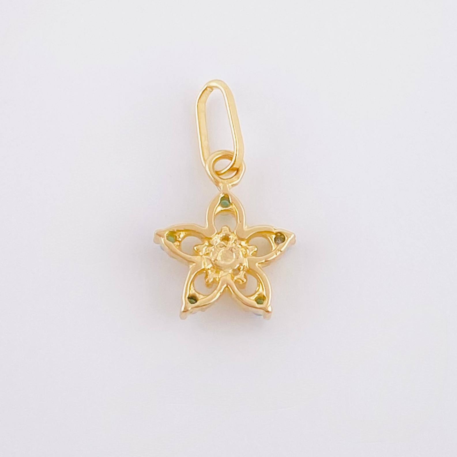 Dije Flor Geranio 0.5gr / 1.5cm / Oro Amarillo 18K *