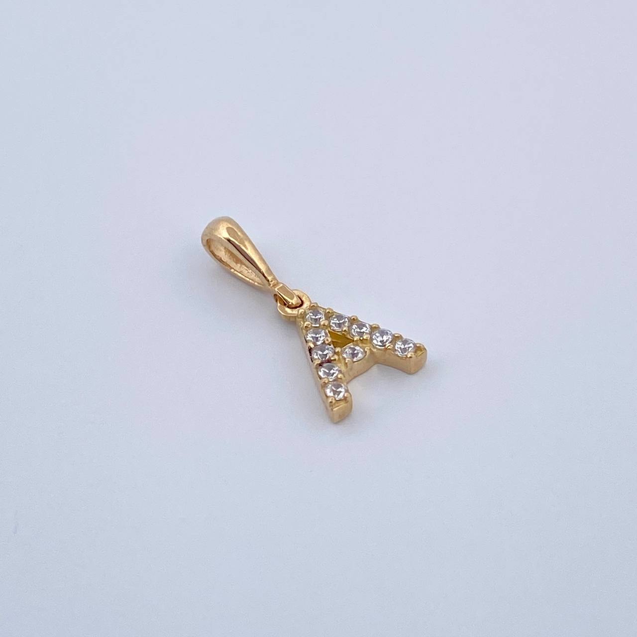 Dije Letra A 0.55gr / 1.5cm / Circones Blancos Oro Amarillo 18K &