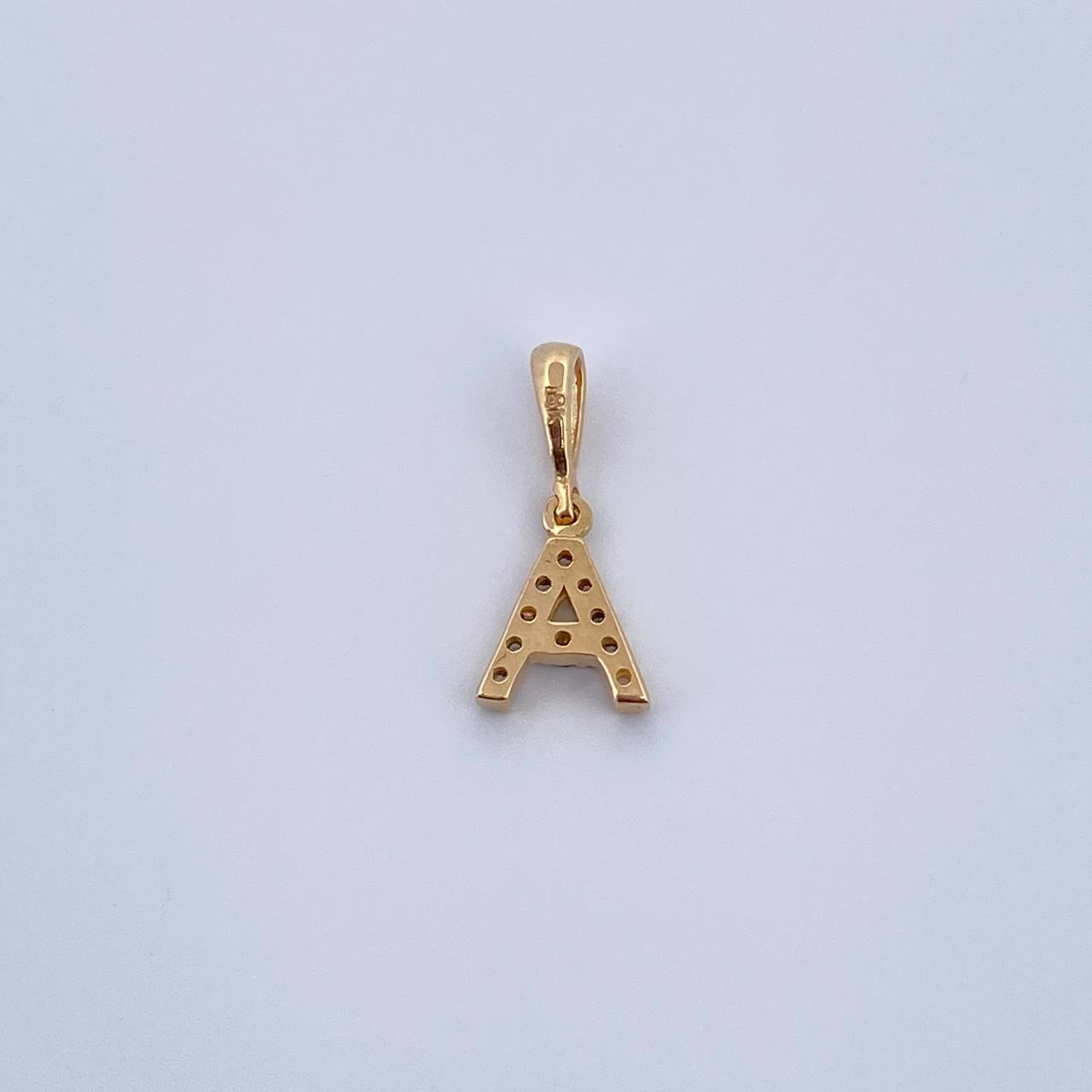 Dije Letra A 0.55gr / 1.5cm / Circones Blancos Oro Amarillo 18K &