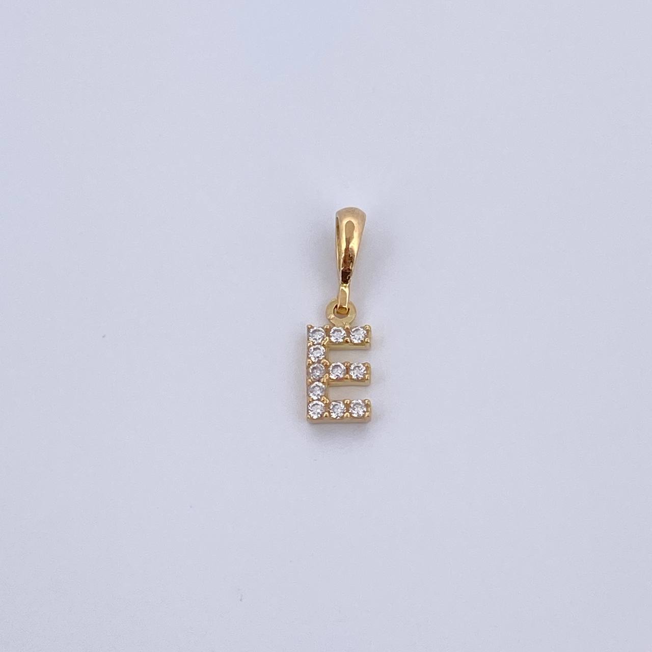 Dije Letra E 0.55gr / 1.5cm / Circones Blancos Oro Amarillo 18K &