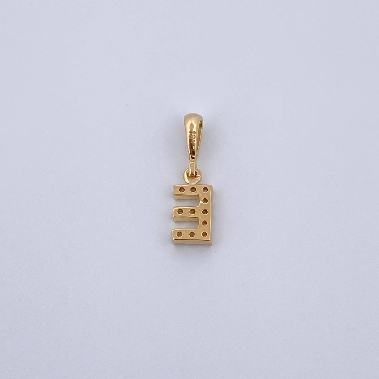 Dije Letra E 0.55gr / 1.5cm / Circones Blancos Oro Amarillo 18K &