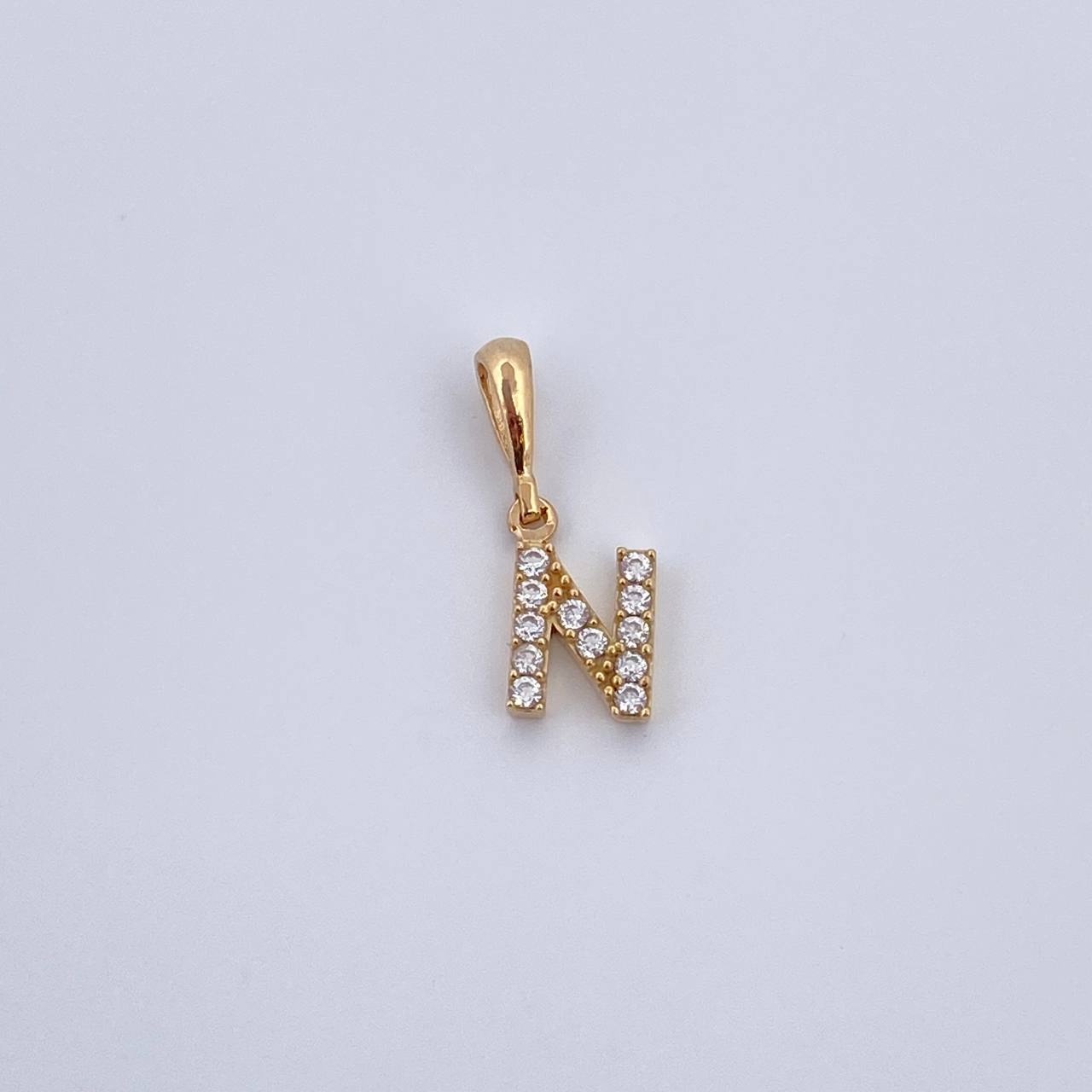 Dije Letra N 0.7gr / 1.5cm / Circones Blancos Oro Amarillo 18K &