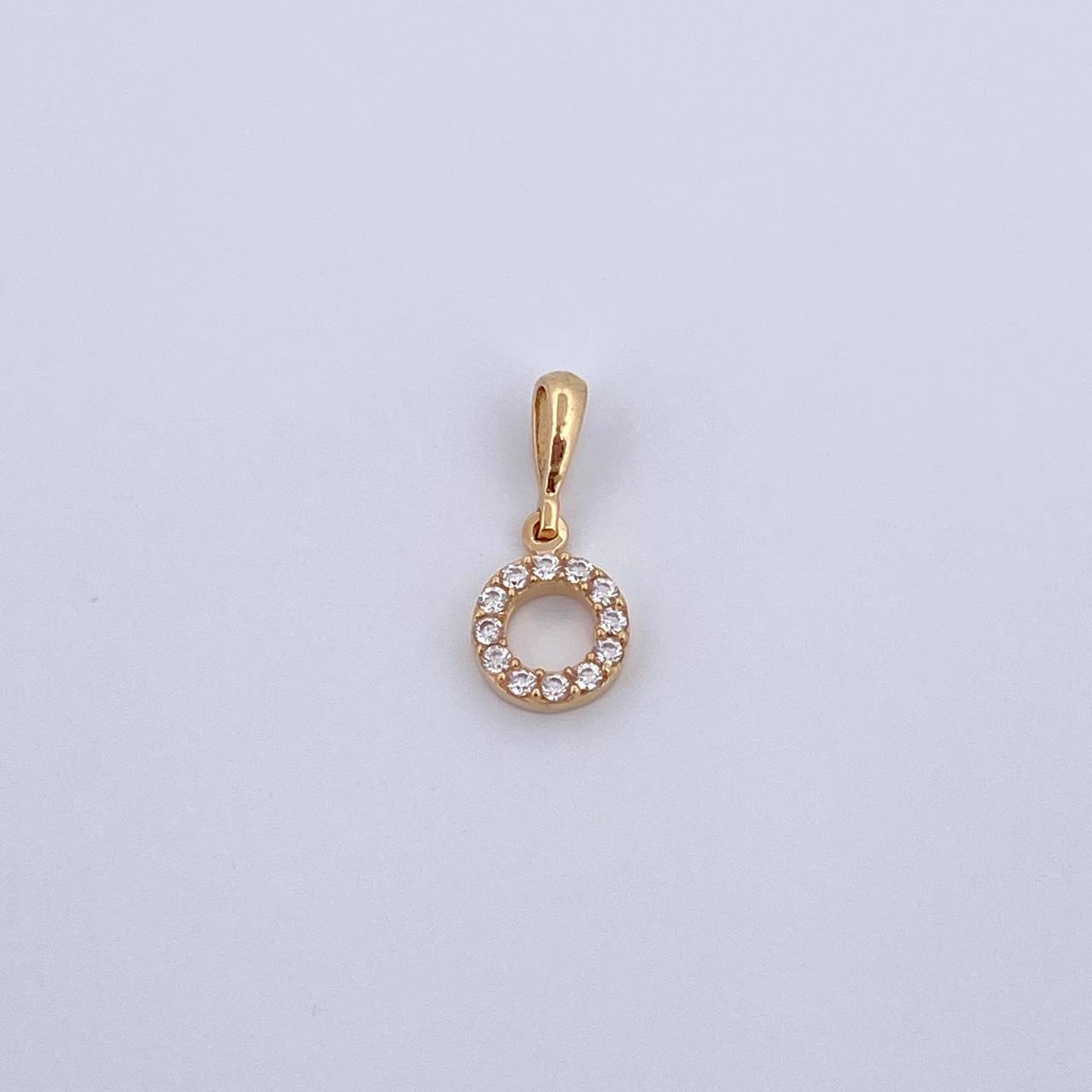 Dije Letra O 0.65gr / 1.5cm / Circones Blancos Oro Amarillo 18K &