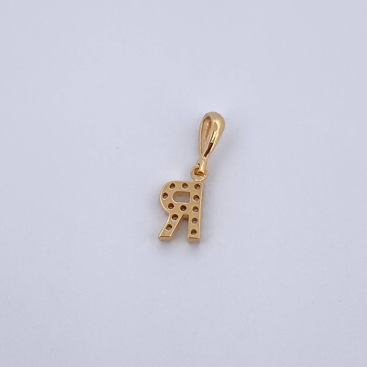 Dije Letra R 0.6gr / 1.5cm / Circones Blancos Oro Amarillo 18K &
