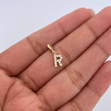 Dije Letra R 0.6gr / 1.5cm / Circones Blancos Oro Amarillo 18K &