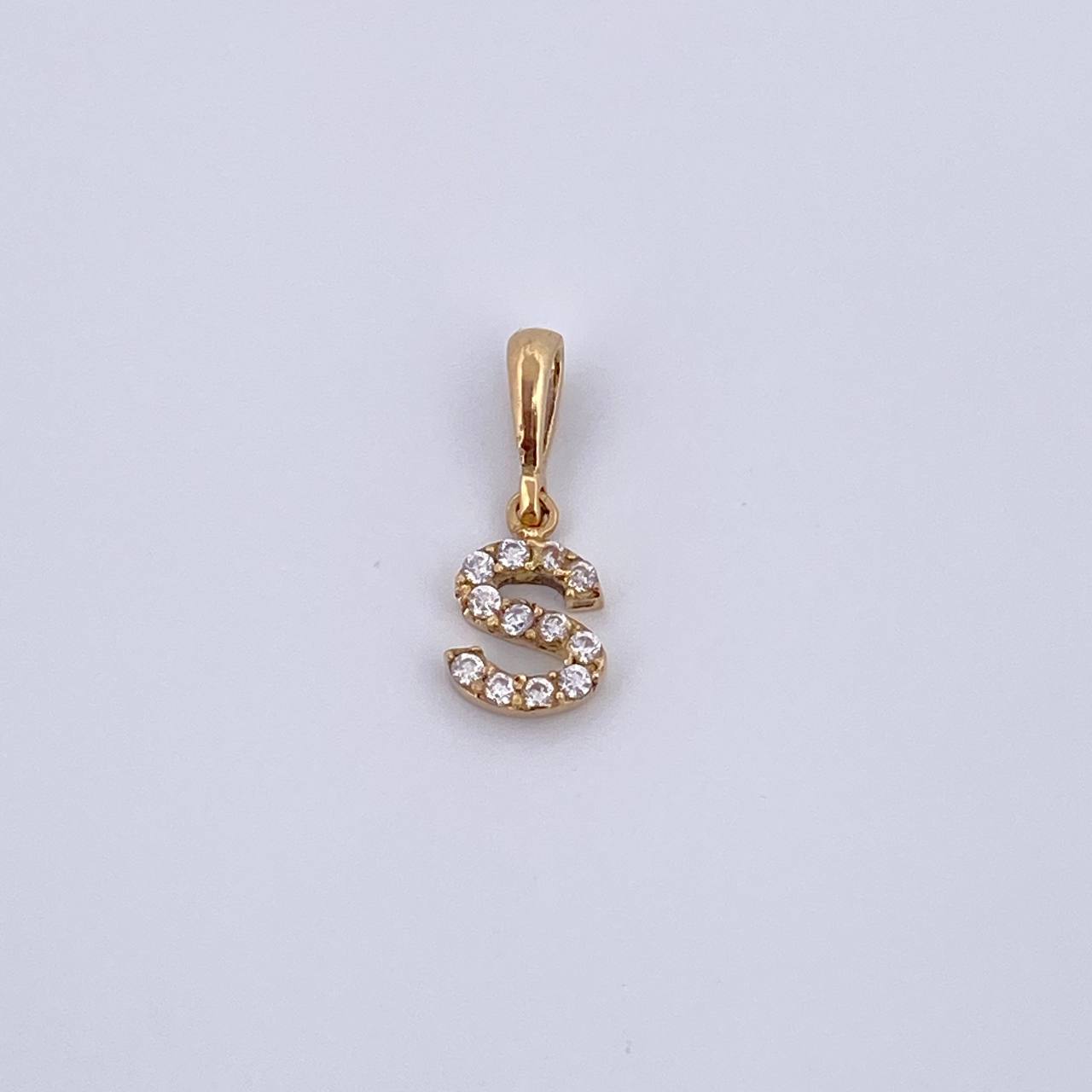Dije Letra S 0.6gr / 1.5cm / Circones Blancos Oro Amarillo 18K &