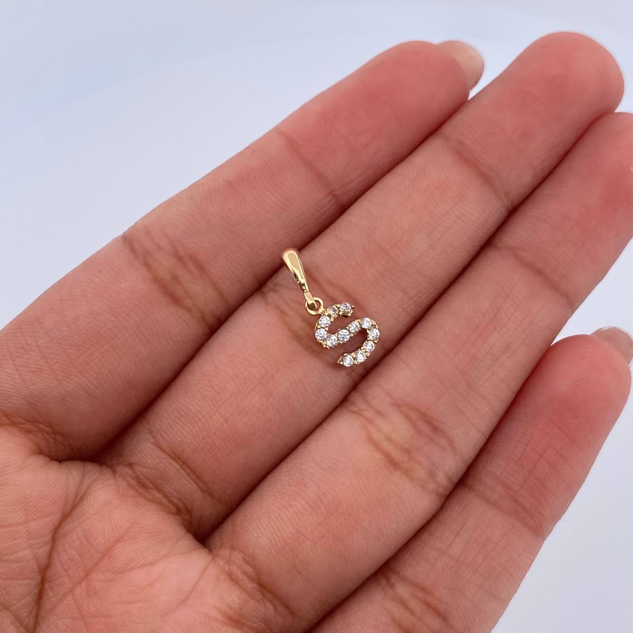 Dije Letra S 0.6gr / 1.5cm / Circones Blancos Oro Amarillo 18K &