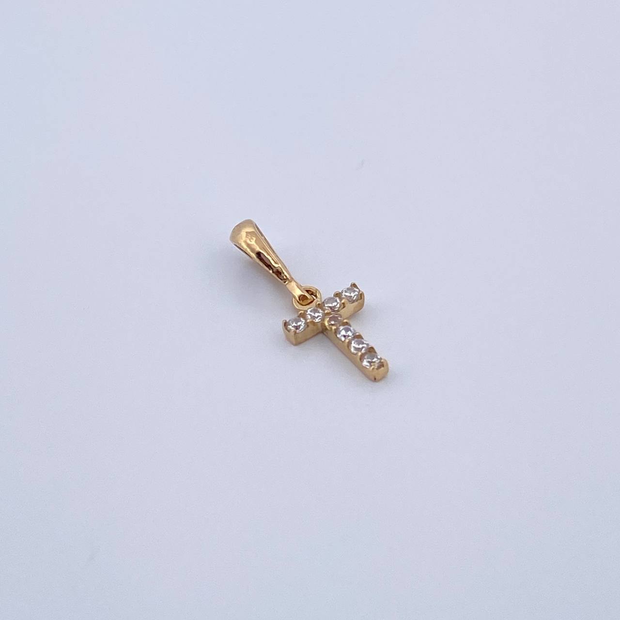 Dije Letra T 0.4gr / 1.5cm / Circones Blancos Oro Amarillo 18K &
