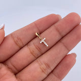 Dije Letra T 0.4gr / 1.5cm / Circones Blancos Oro Amarillo 18K &