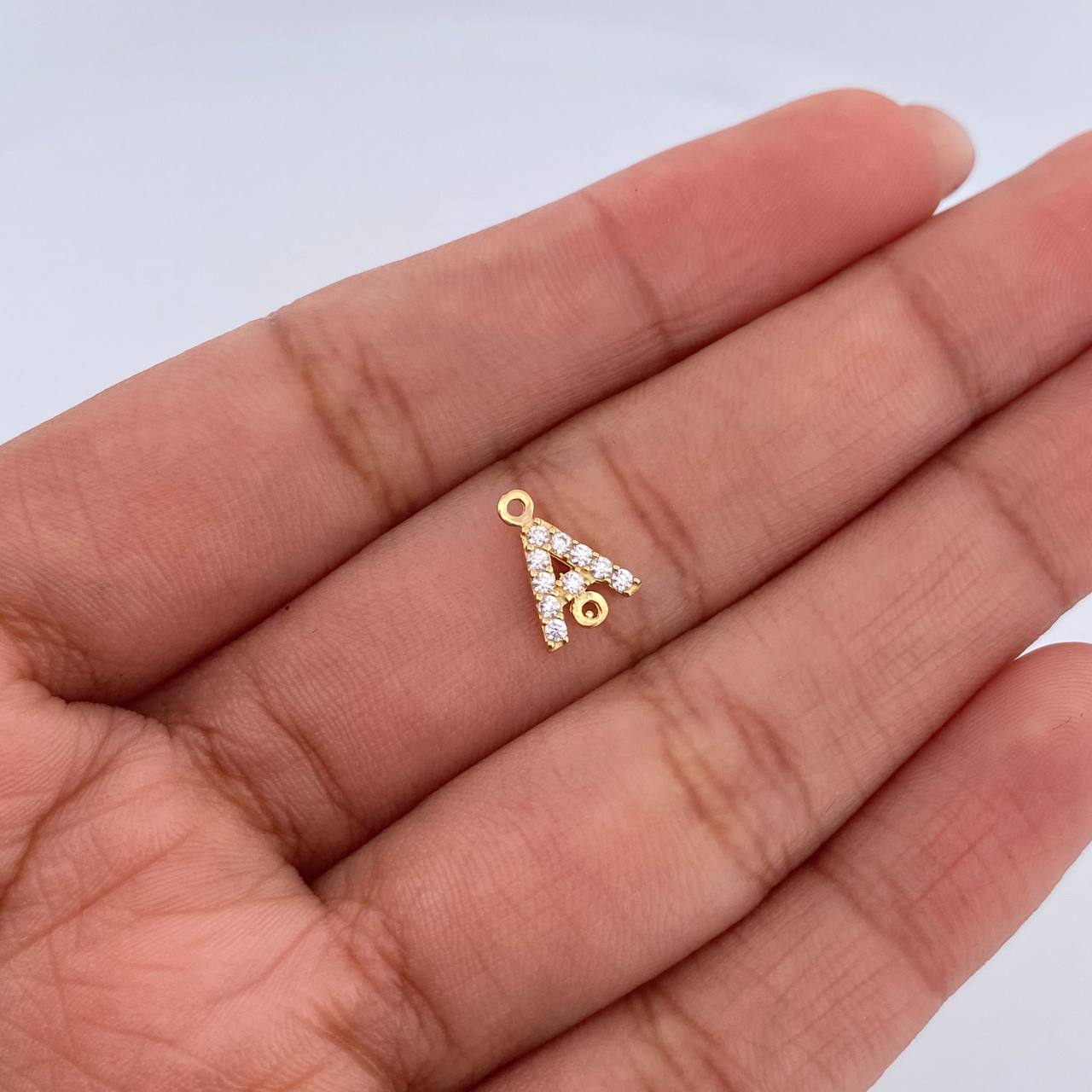 Herraje Letra A 0.4gr / 1cm / Circones Blancos Oro Amarillo 18K &