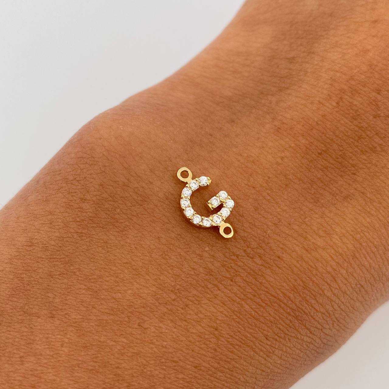 Herraje Letra G 0.45gr / 1cm / Circones Blancos Oro Amarillo 18K &