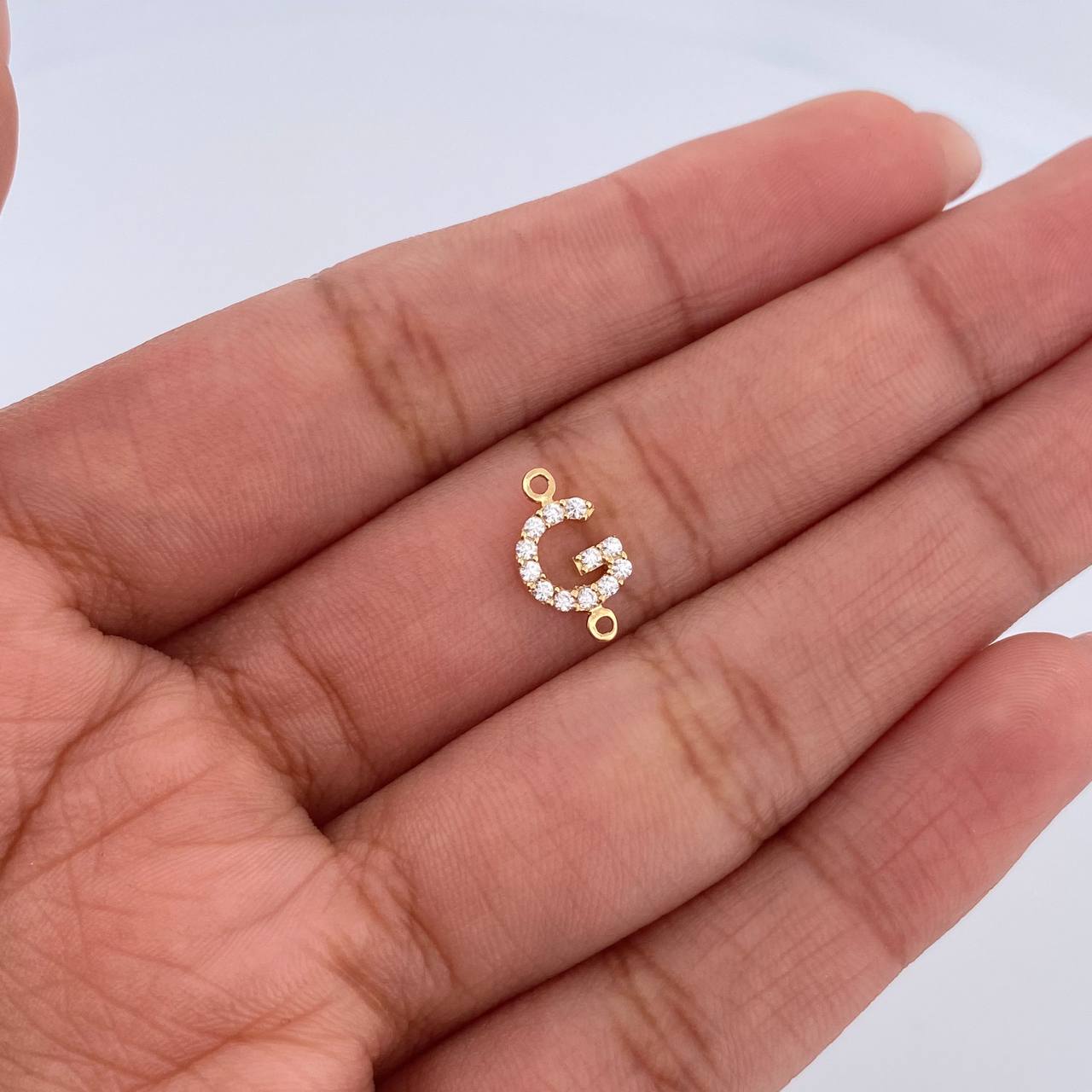 Herraje Letra G 0.45gr / 1cm / Circones Blancos Oro Amarillo 18K &