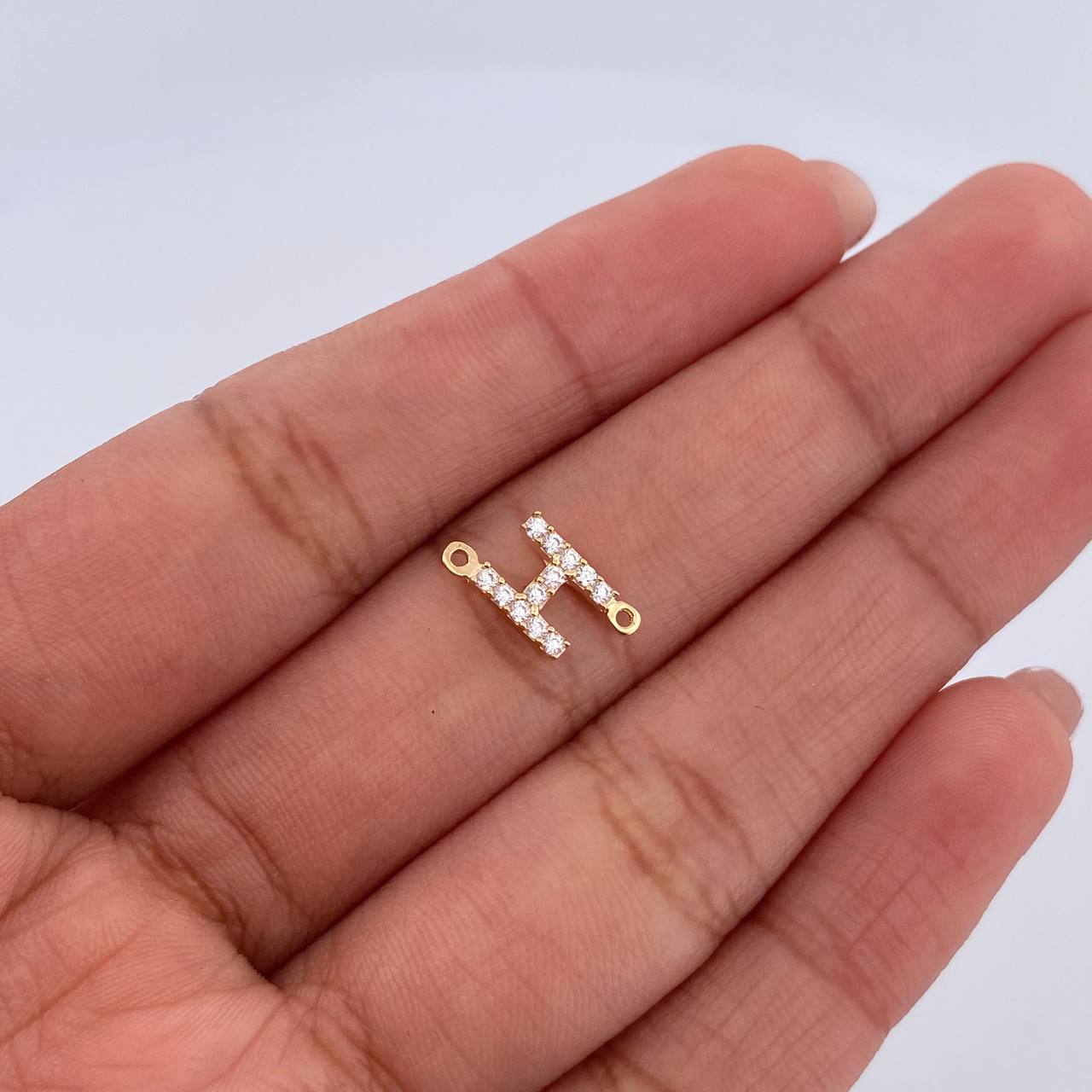 Herraje Letra H 0.5gr / 1cm / Circones Blancos Oro Amarillo 18K &