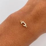 Herraje Letra J 0.35gr / 1cm / Circones Blancos Oro Amarillo 18K &