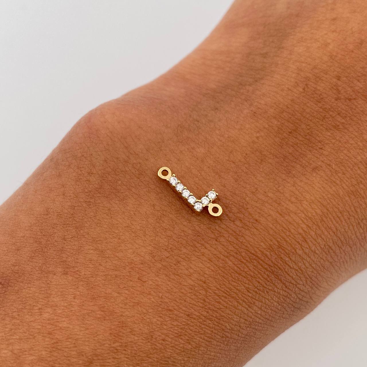 Herraje Letra L 0.25gr / 1cm / Circones Blancos Oro Amarillo 18K &