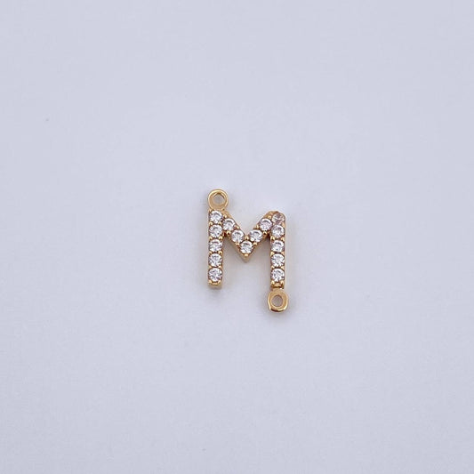 Herraje Letra M 0.55gr / 1cm / Circones Blancos Oro Amarillo 18K &