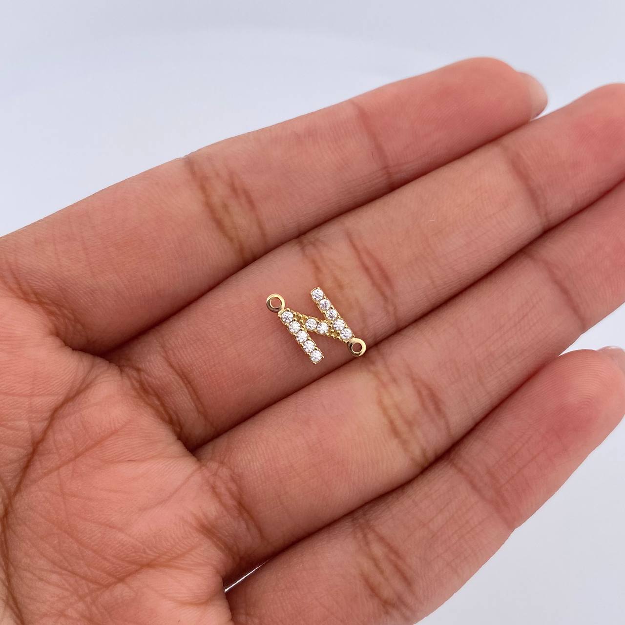 Herraje Letra N 0.55gr / 1cm / Circones Blancos Oro Amarillo 18K &