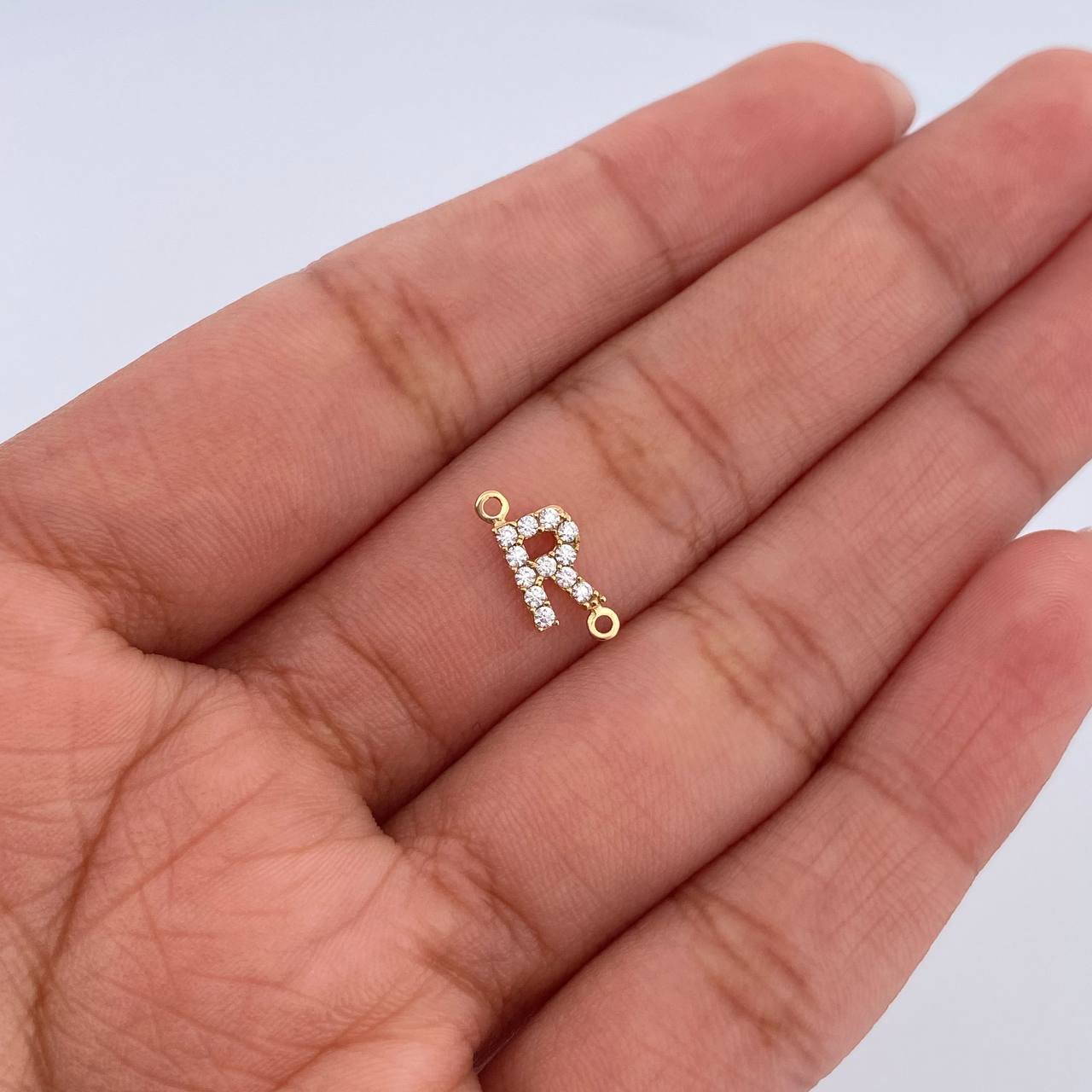 Herraje Letra R 0.4gr / 1cm / Circones Blancos Oro Amarillo 18K &