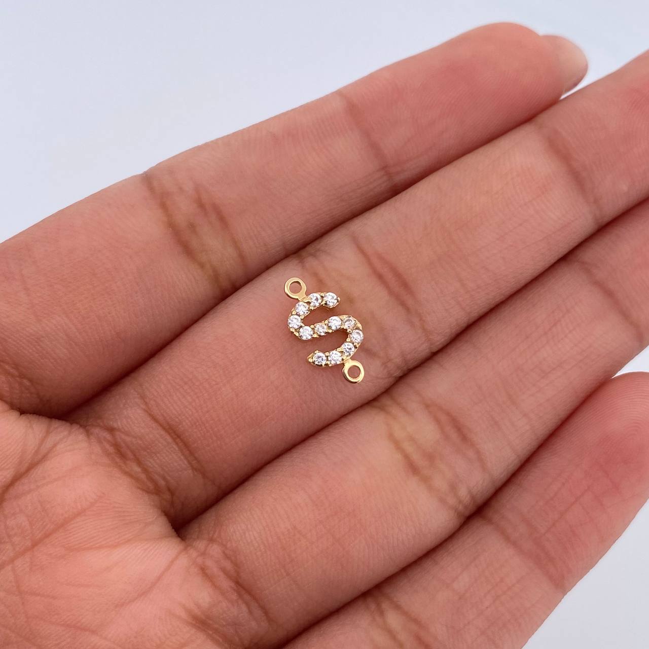 Herraje Letra S 0.4gr / 1cm / Circones Blancos Oro Amarillo 18K &
