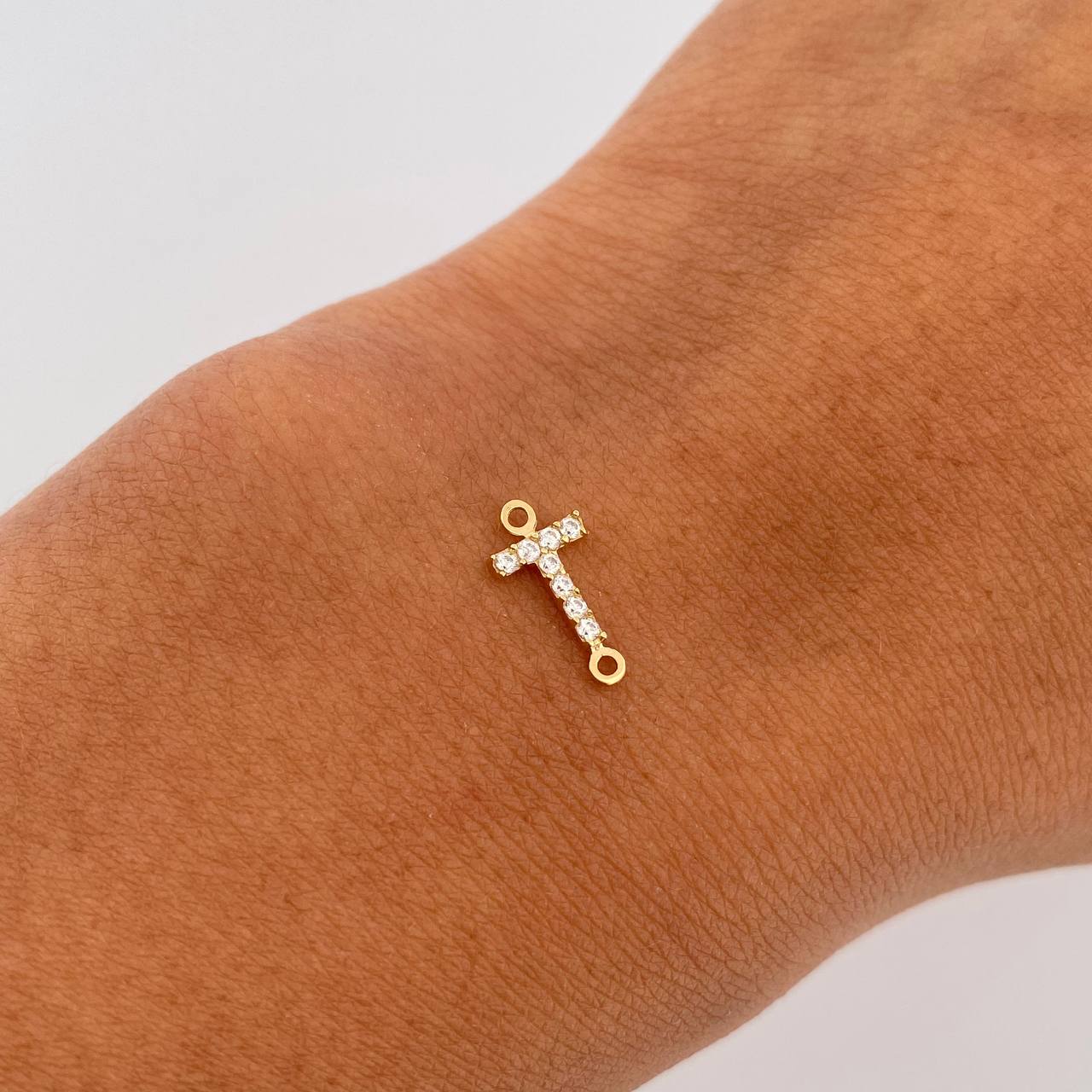 Herraje Letra T 0.25gr / 1cm / Circones Blancos Oro Amarillo 18K &