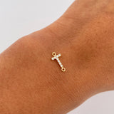Herraje Letra T 0.25gr / 1cm / Circones Blancos Oro Amarillo 18K &