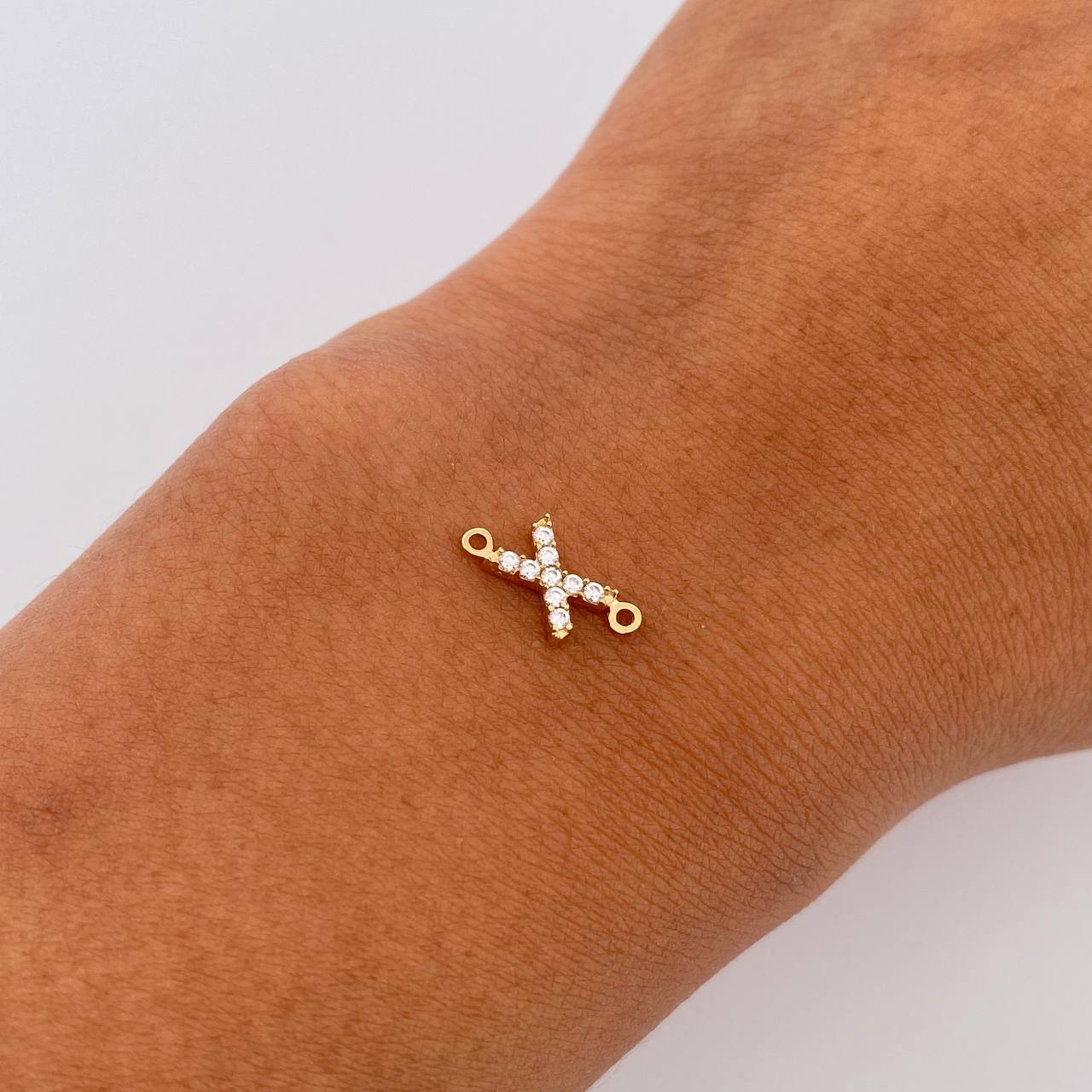 Herraje Letra X 0.35gr / 1cm / Circones Blancos Oro Amarillo 18K &