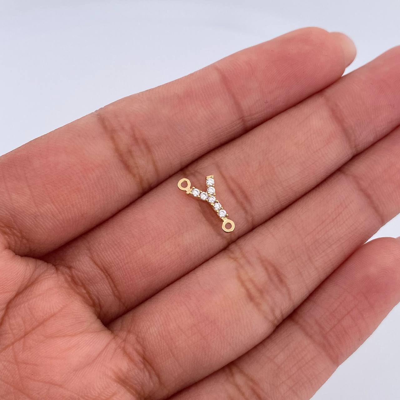 Herraje Letra Y 0.25gr / 1cm / Circones Blancos Oro Amarillo 18K &